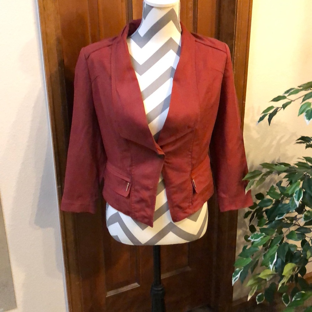 White House/ Black Market blazer 🌹🌹🌹